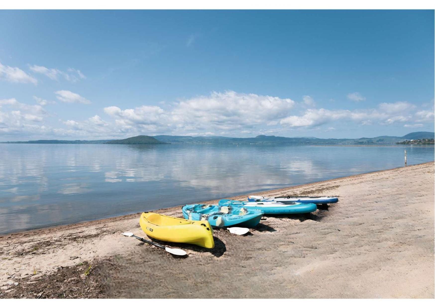 Jandals & Joy Lakefront Retreat Rotorua Exterior photo