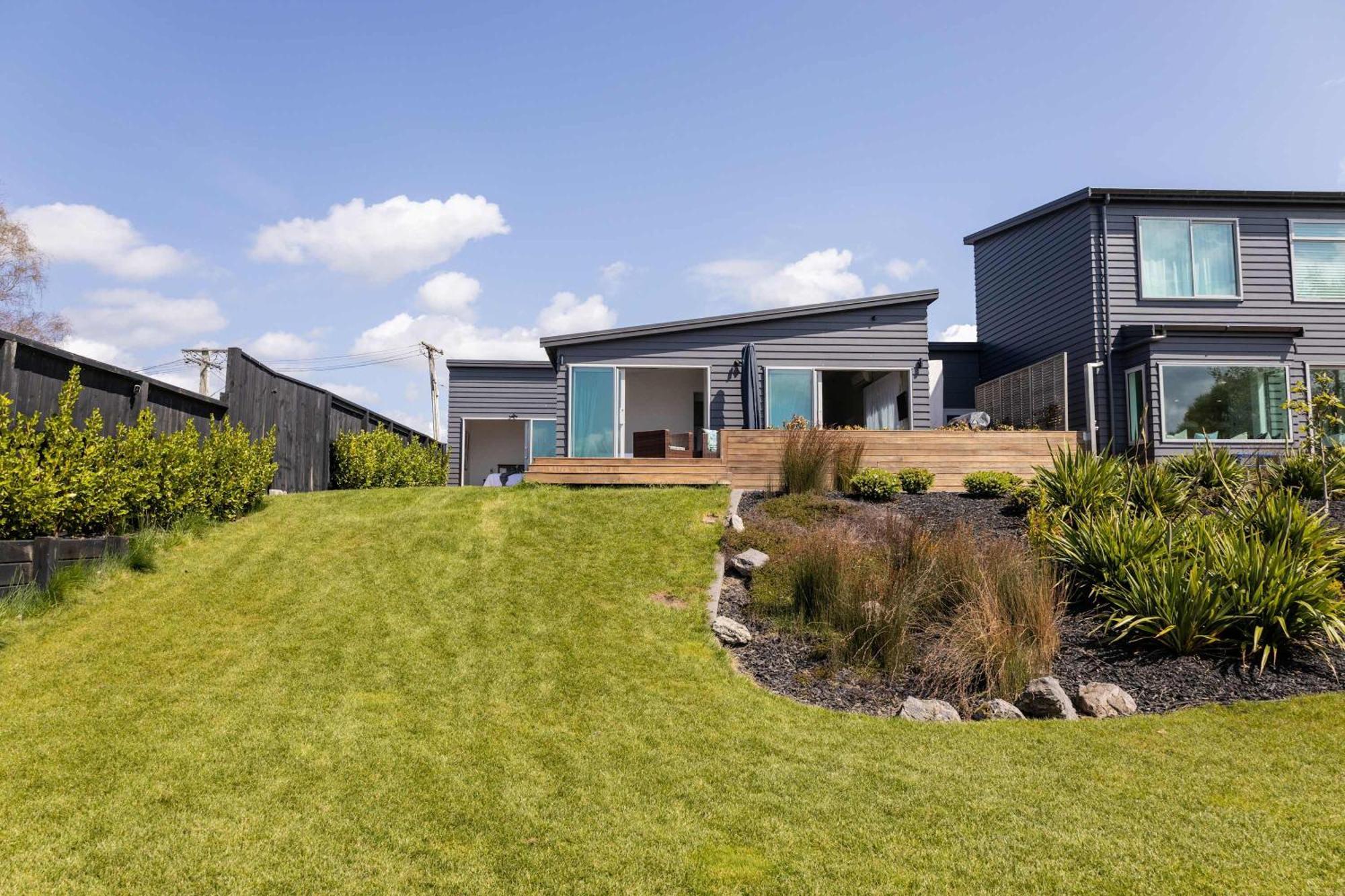 Jandals & Joy Lakefront Retreat Rotorua Exterior photo